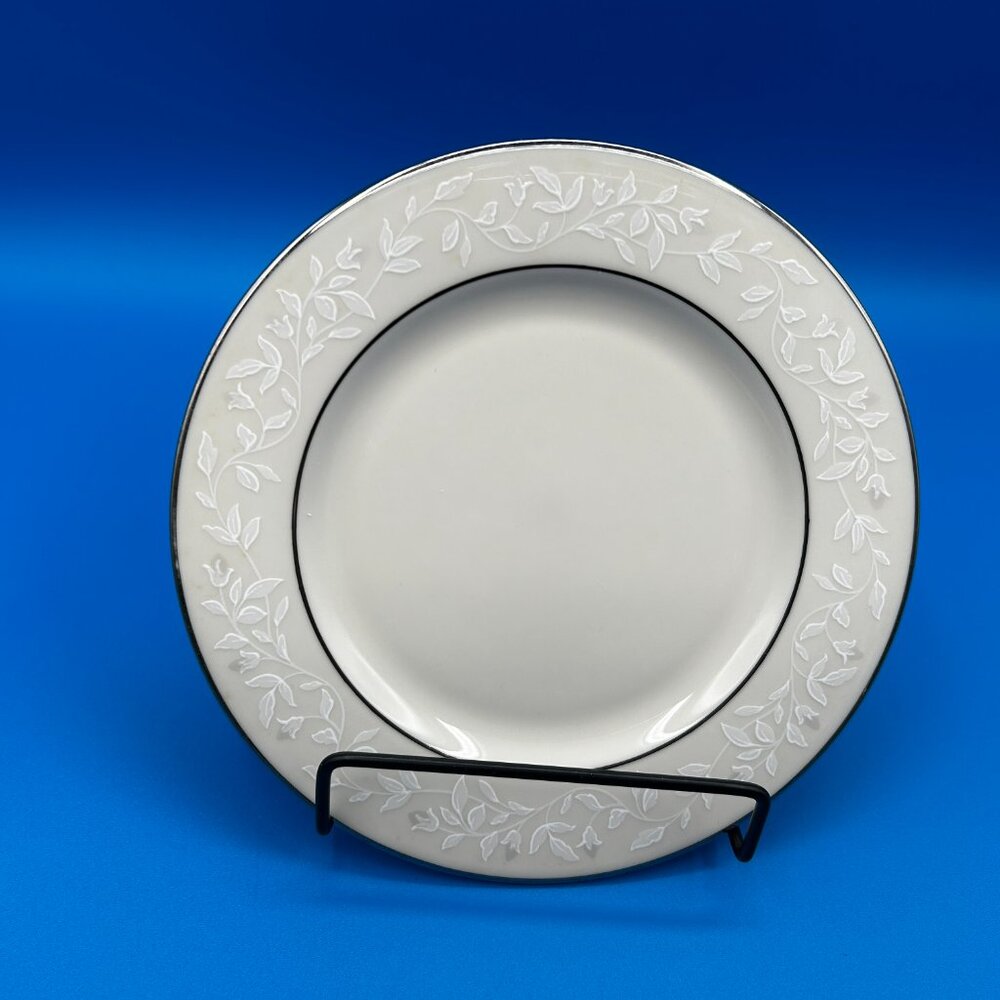 Lenox Ambassador Collection Linen Rose Bread and Butter Plates, 6 inch, Set of 7 - Picture 5 of 16